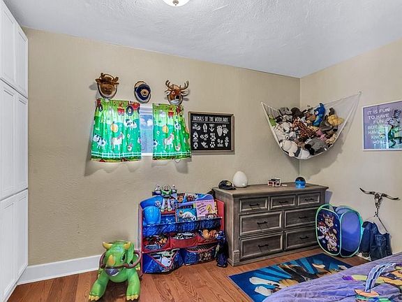 5th image of 606 N Pikes Peak Ave