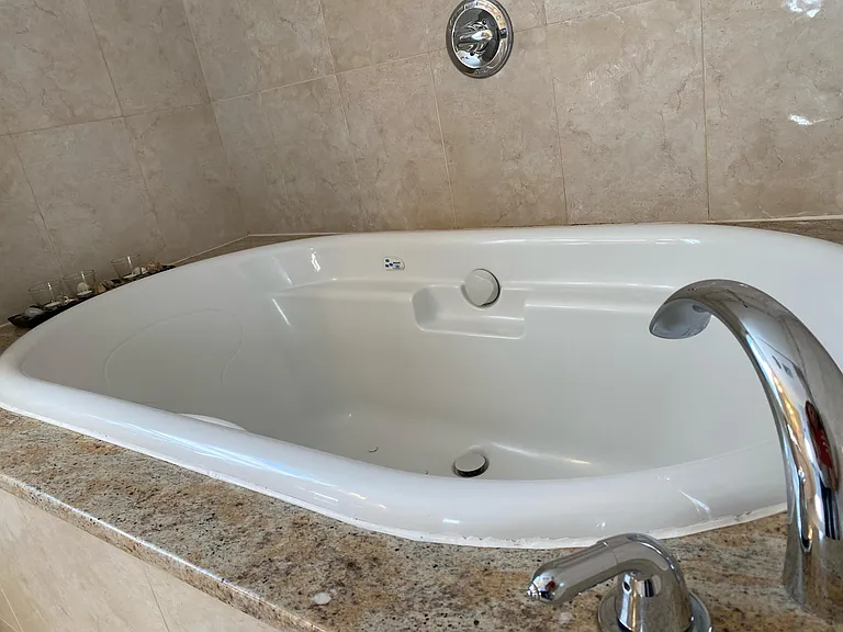 2-person air pool tub