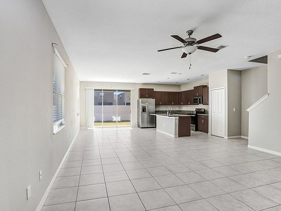 5th image of 821 Royal Empress Dr