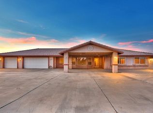 10423 Farmington St, Oak Hills, CA 92344