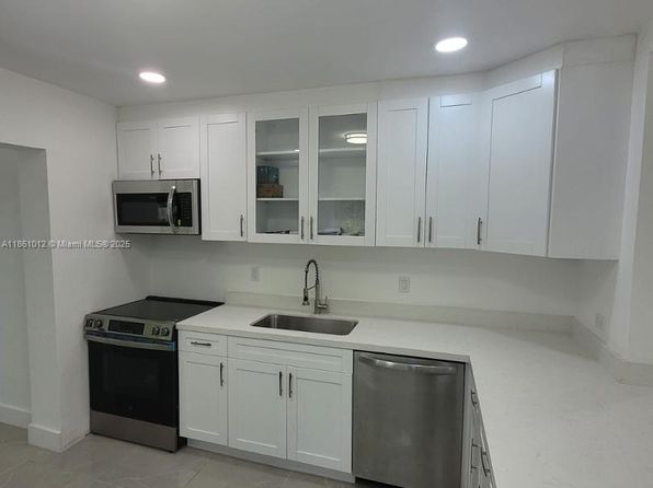 2823 Polk St