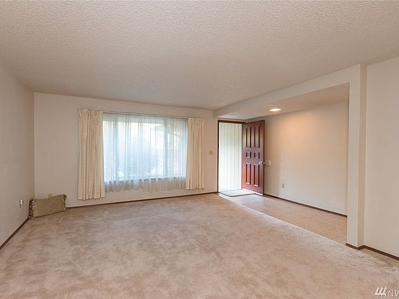 2nd image of 100 NE Hazelwood Pl