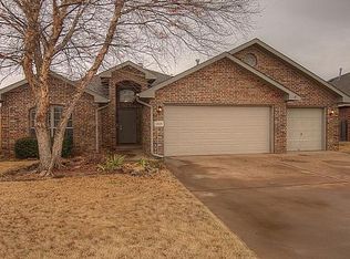 1826 Olde School Rd, Edmond, OK 73012