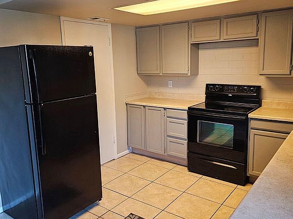 3rd image of 6565 N 19TH Avenue #40
