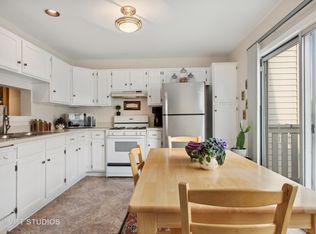 995 Manchester Cir, Grayslake, IL 60030