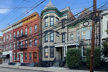 933A Summit Avenue, #1