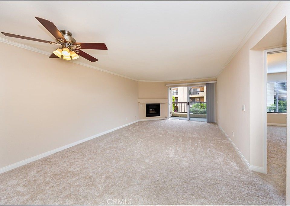 1st image of 5540 Owensmouth Ave APT 205