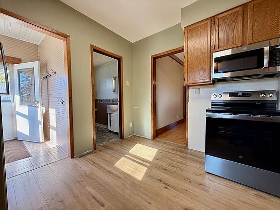 17th image of 606 Minnesota Ave