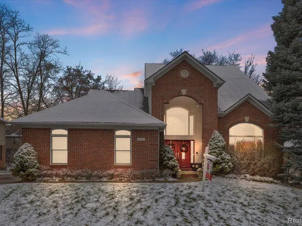 29447 Crawford Ct, Farmington Hills, MI 48331