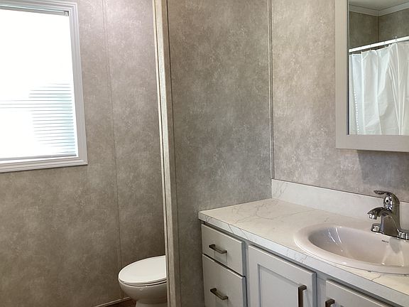 5th image of 2910 Arbutus St #605
