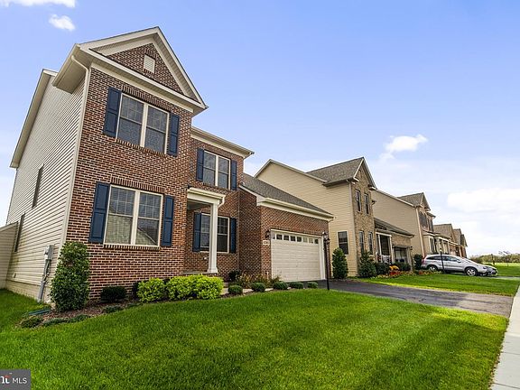 2nd image of 4365 Shamrock Dr