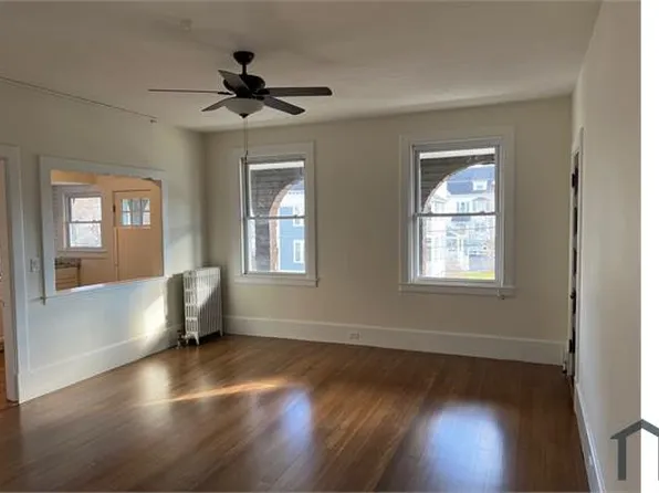124 Walnut St APT 2L, Clinton, MA 01510