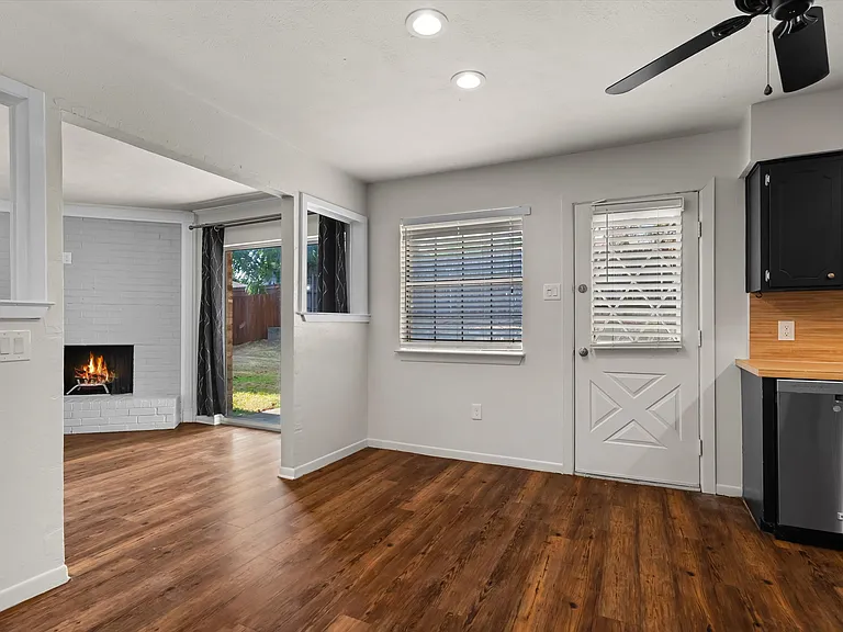 2717 Oakdale Rd — Photo 15