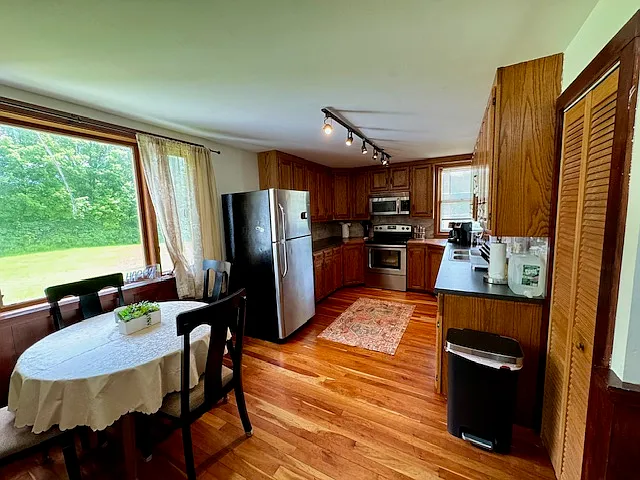 4 bed, 2176 sqft, $2,950 — Photo 2