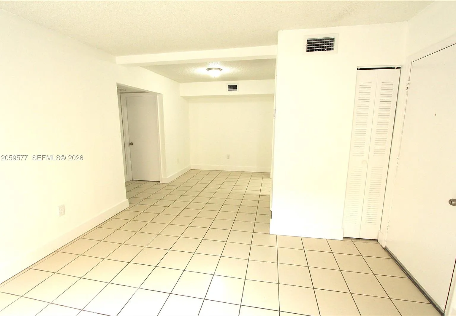 Soleil Lake Condo — Photo 4