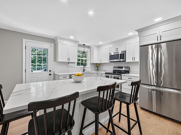 5th image of 24A Sparhawk Drive