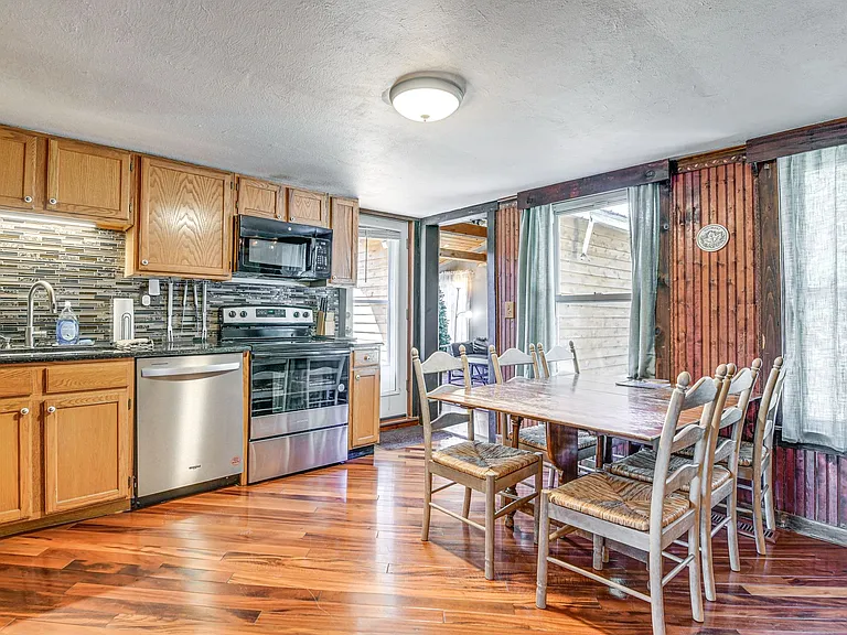 1072 Route 100 — Photo 30
