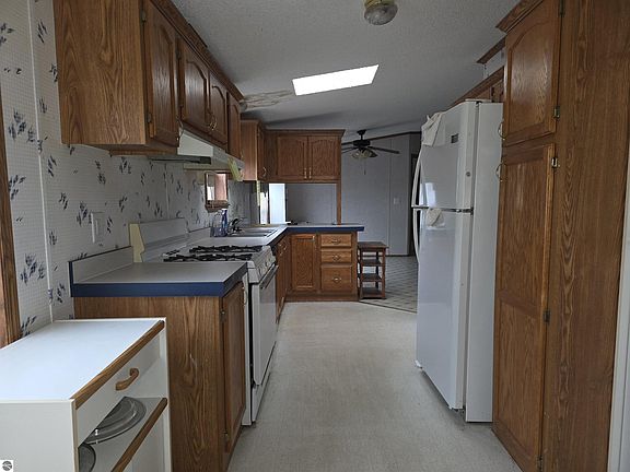 2nd image of 115 Miller Rd
