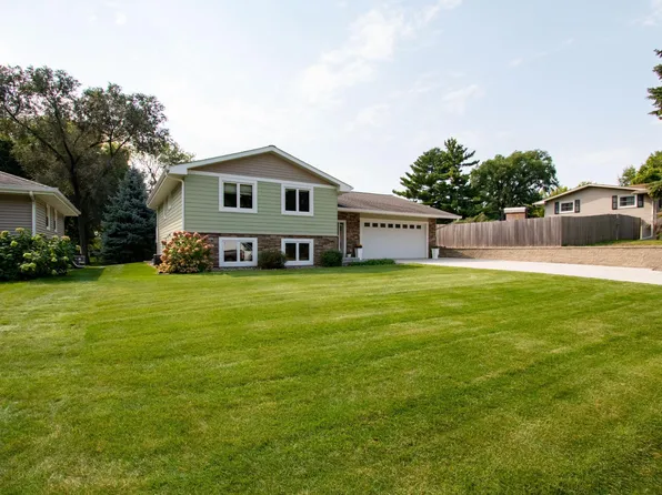 1501 15th Ter NW, New Brighton, MN 55112