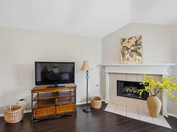 398 Henry St, Alvin, TX 77511