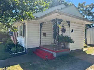 1803 W Cherry St, Marion, IL 62959