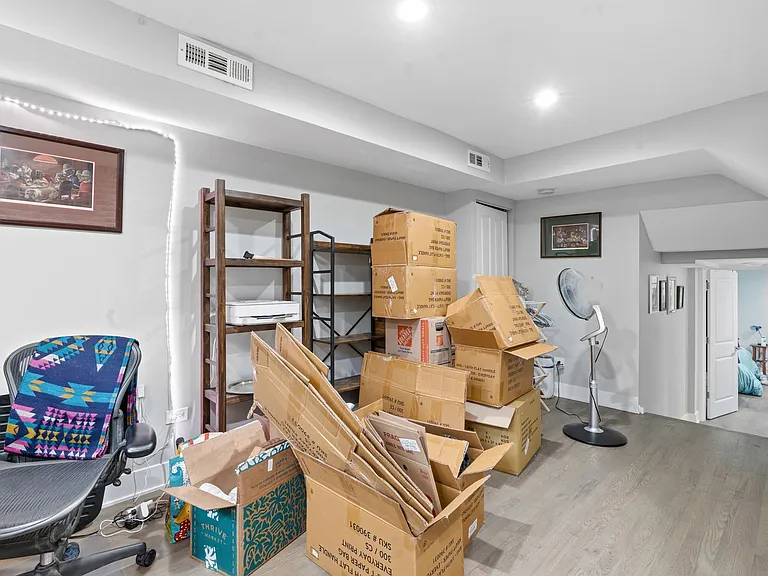 1421 N Dearborn St — Photo 116