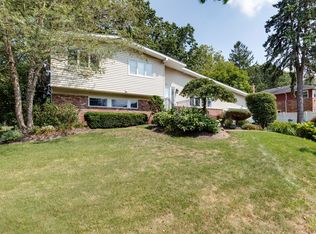 12 Peachtree Dr, Oyster Bay, NY 11771