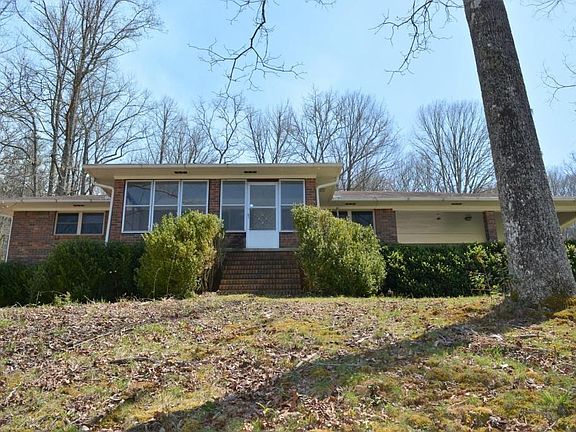3rd image of 1535 Adkins Ln