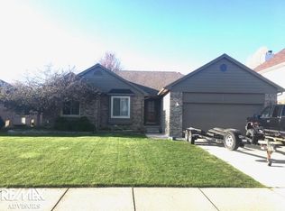 31205 Woodview Dr, Chesterfield, MI
