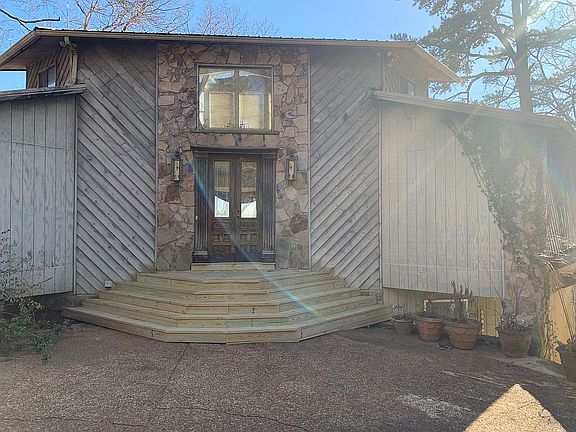 2nd image of 3512 Idlewild Cir