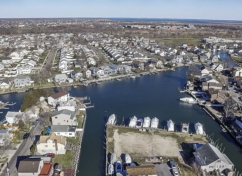 2nd image of 126 Beach Ave