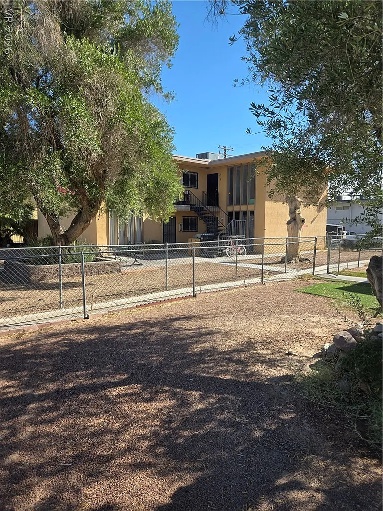 2 bed, 2.0 bath, 3336 sqft, $1,250 — Photo 1