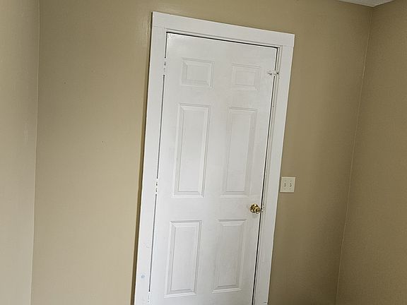 3rd image of 248 E Linden Ave #1