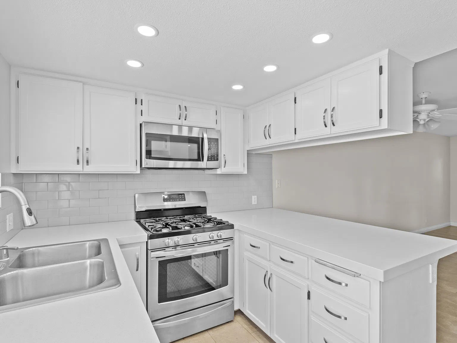 3 bed, 1288 sqft, $2,650 — Photo 2