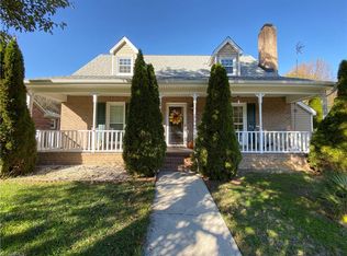 1529 Trinity Garden Cir, Clemmons, NC 27012