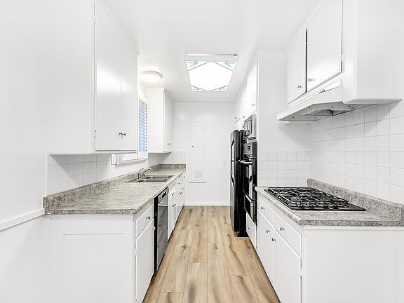 4th image of 2123 Stewart St