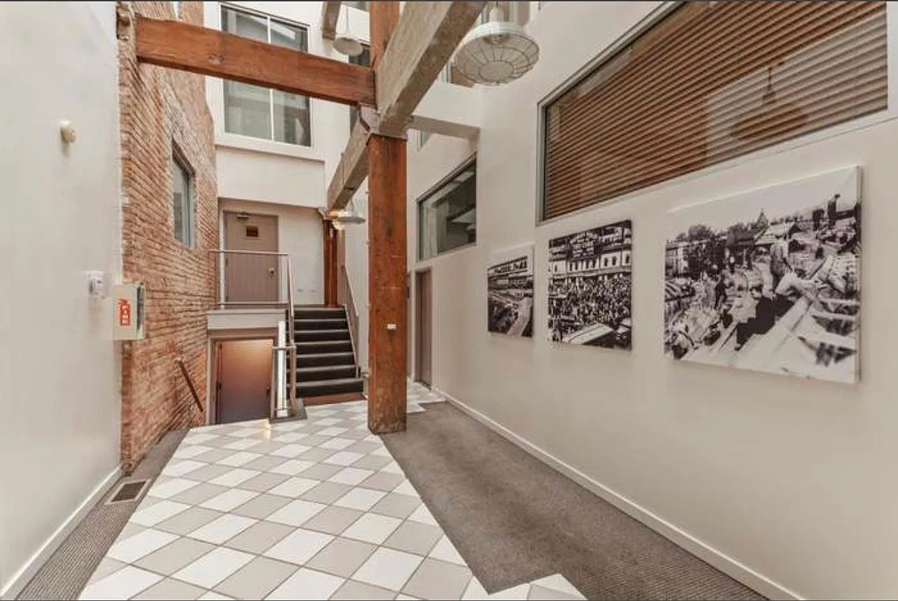 1 bed, 1000 sqft, $2,450 — Photo 3