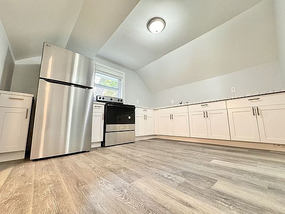 4th image of 236 Carlisle Ave