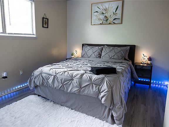 4th image of 706 Navidad St