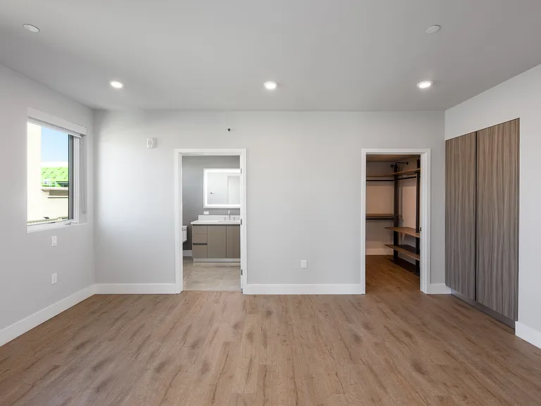 1070 S Holt Ave — Photo 19