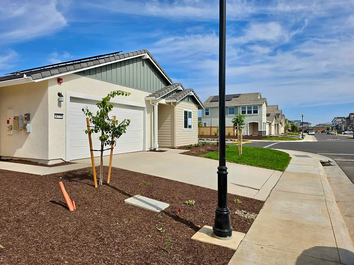 Building Photo - 8375 Valpane Way