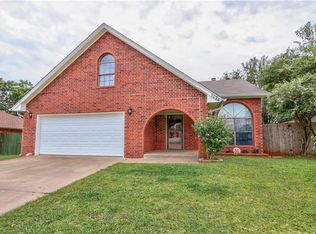 1124 NE 9th Ct, Moore, OK 73160