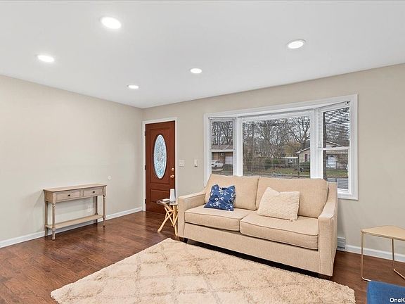 5th image of 51 Brushwood Dr
