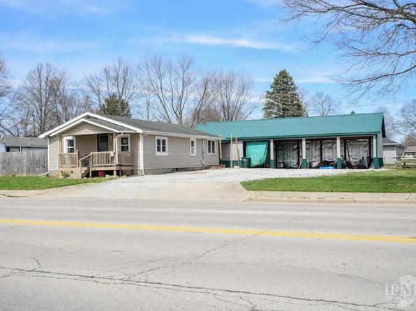 2404 W Memorial Dr, Muncie, IN 47302