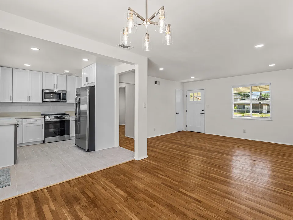 3005 Bautista St