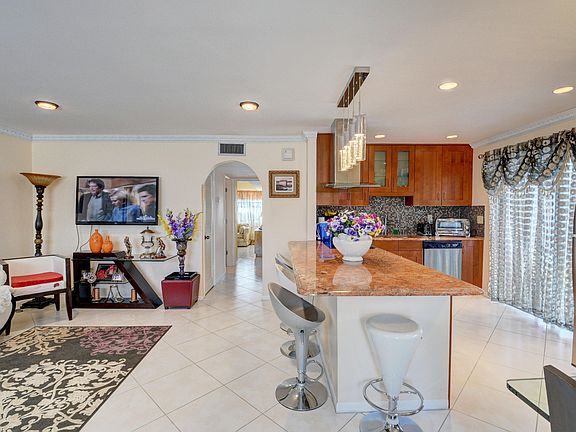 4th image of 42 Piedmont Way #A