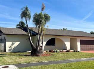 10752 SW 165th Ter, Miami, FL 33157