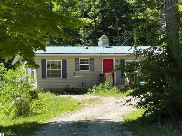 9233 Covert Rd NE, Mancelona, MI 49659