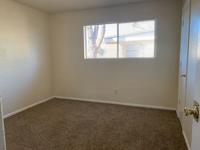 540 Madeira Dr SE — Photo 18