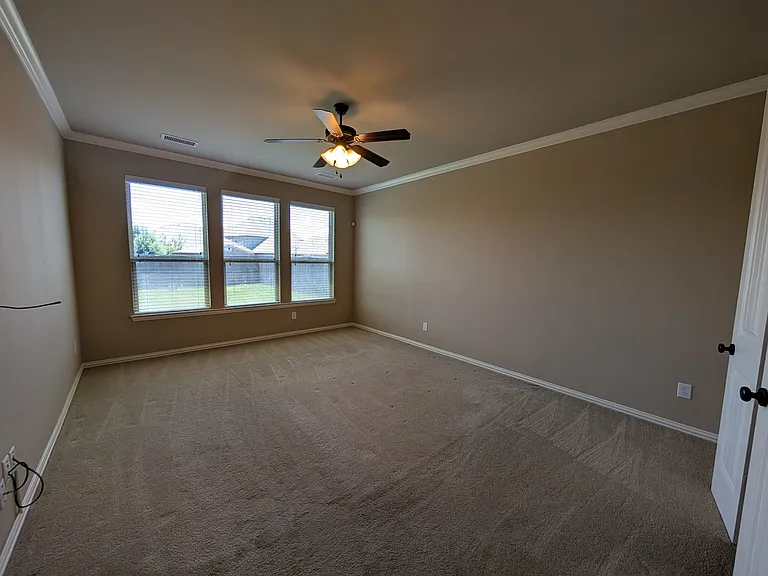 591 Deverson Dr — Photo 13